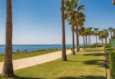 Luxury 4-Bedroom Beachfront Apartment with Private Pool – Los Granados del Mar, Estepona