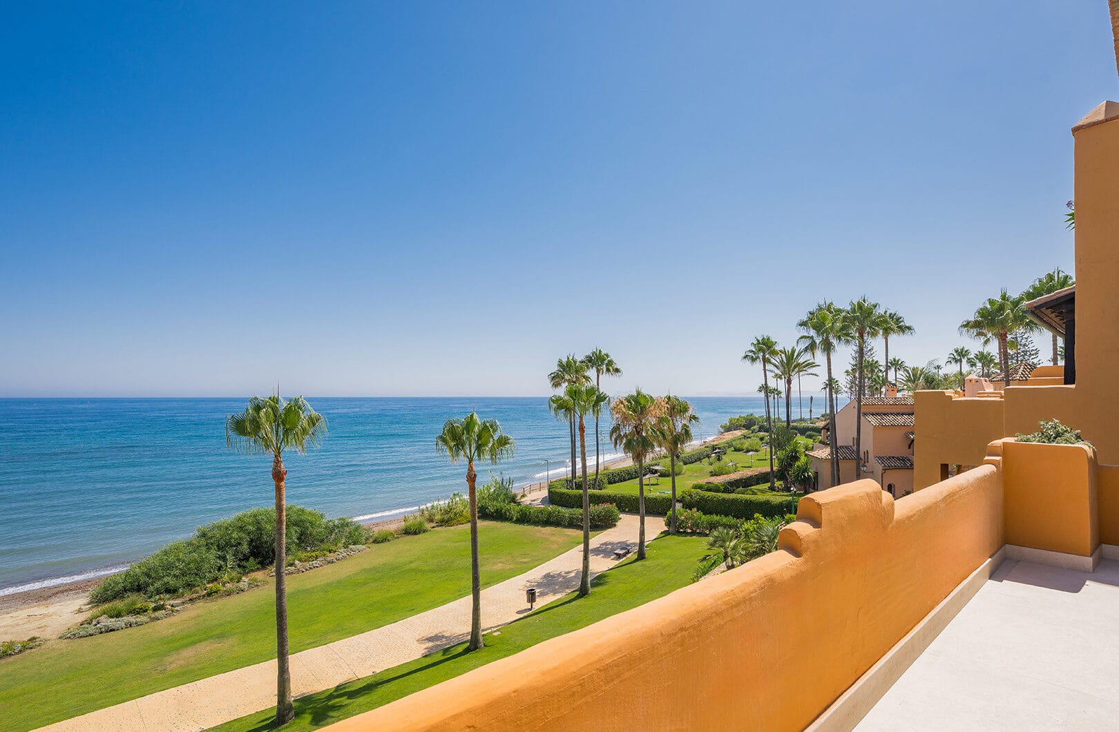 Fully Renovated 4-Bedroom Sea View Apartment – Los Granados del Mar, Estepona
