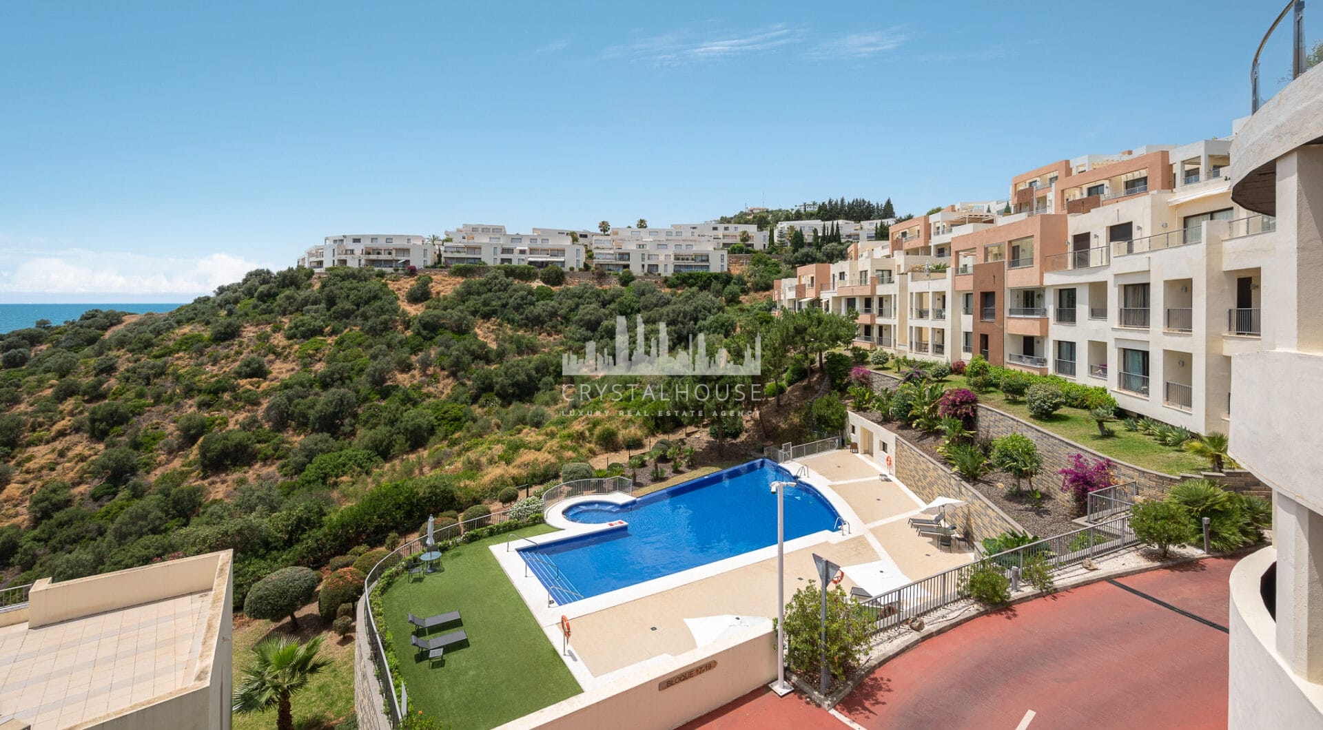 Stunning apartment with panoramic views in Altos de Los Monteros