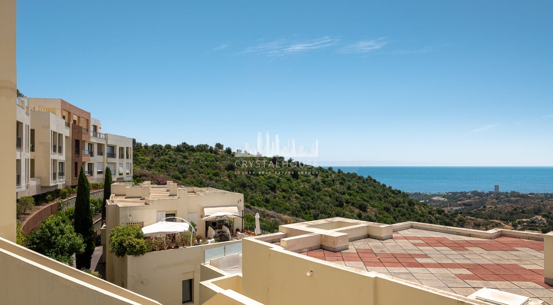 Stunning apartment with panoramic views in Altos de Los Monteros