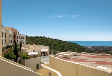 Stunning apartment with panoramic views in Altos de Los Monteros