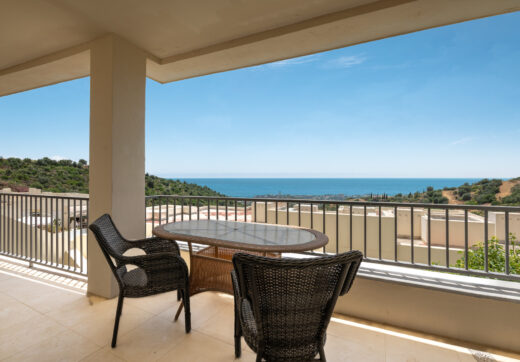 Stunning apartment with panoramic views in Altos de Los Monteros