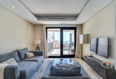Beachfront Penthouse with Private Pool – Estepona
