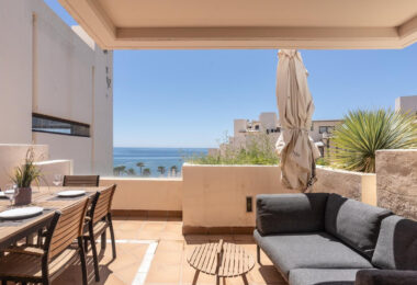 Beachfront Penthouse with Private Pool – Estepona