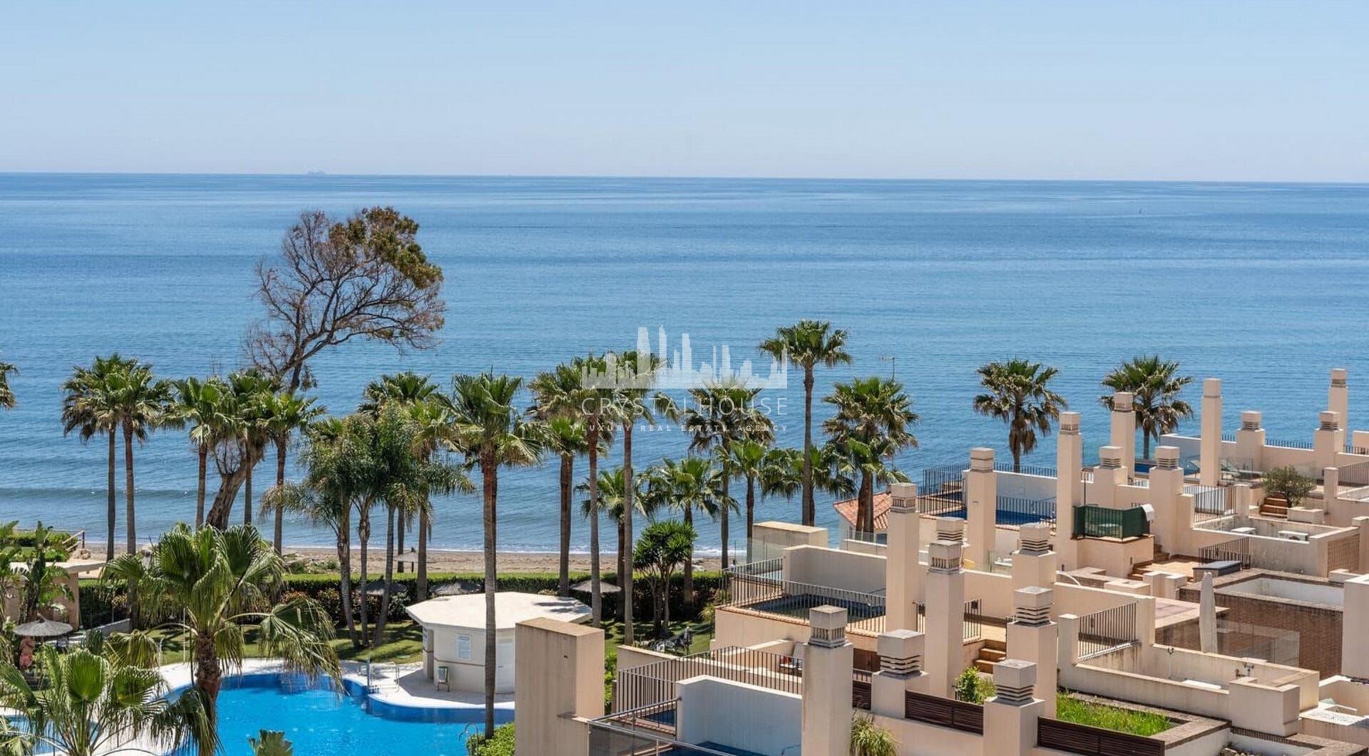 Beachfront Penthouse with Private Pool – Estepona