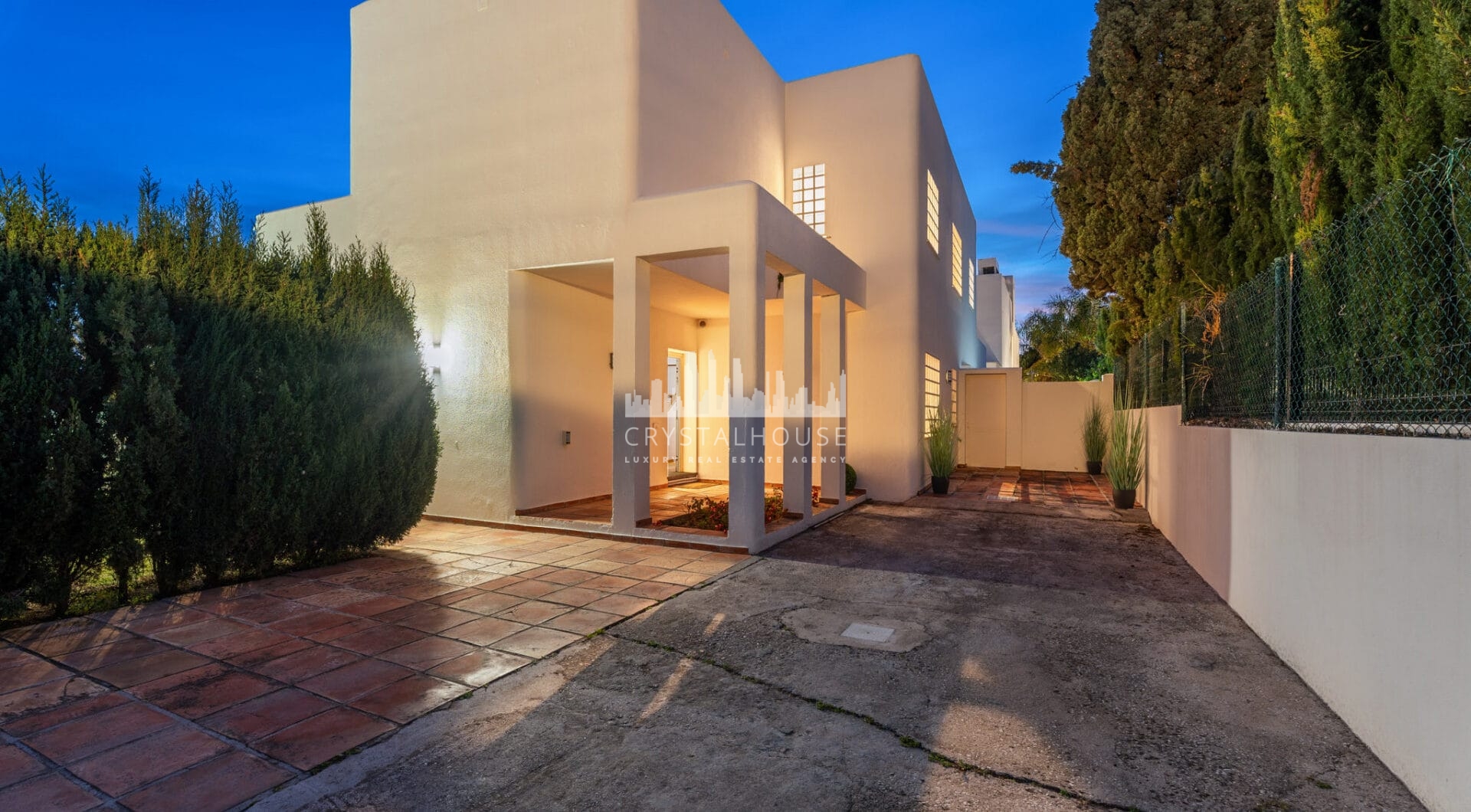 OPPORTUNITY-PRICE JUST REDUCED FOR A QUICK SALE: Stunning Luxury Front Line Beach Villa in Marbesa, Marbella East