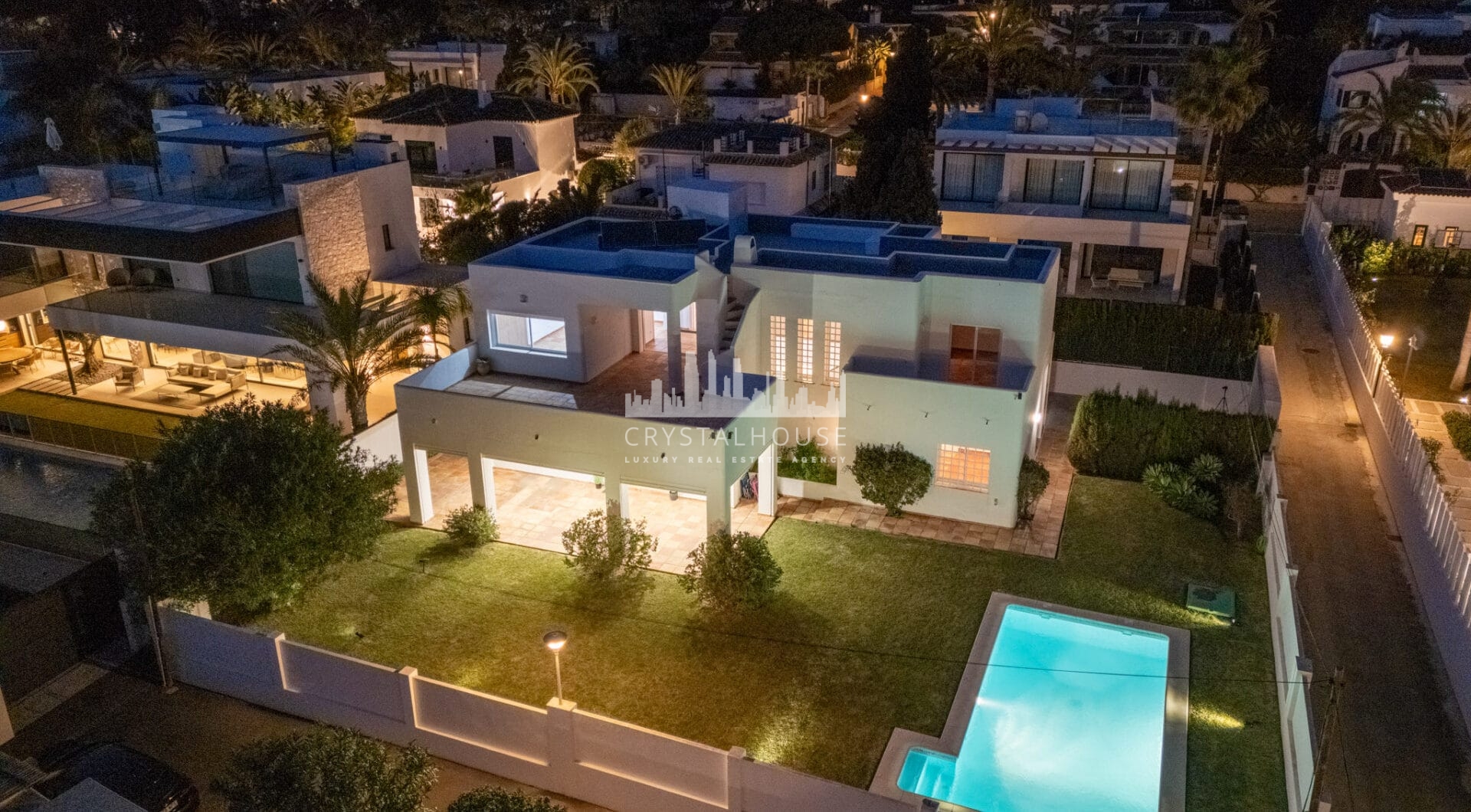 OPPORTUNITY-PRICE JUST REDUCED FOR A QUICK SALE: Stunning Luxury Front Line Beach Villa in Marbesa, Marbella East