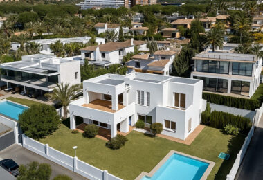 OPPORTUNITY-PRICE JUST REDUCED FOR A QUICK SALE: Stunning Luxury Front Line Beach Villa in Marbesa, Marbella East