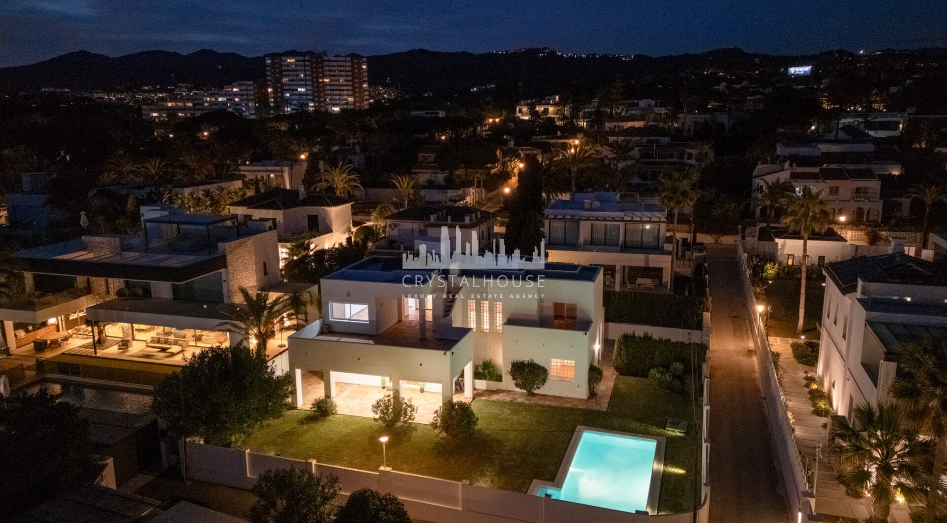 OPPORTUNITY-PRICE JUST REDUCED FOR A QUICK SALE: Stunning Luxury Front Line Beach Villa in Marbesa, Marbella East
