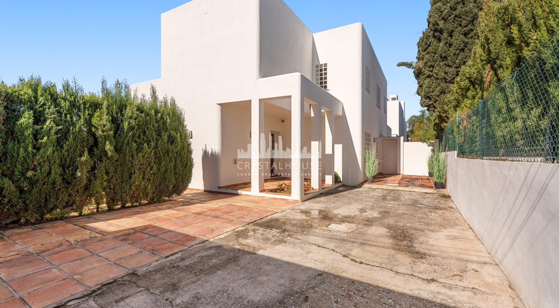 OPPORTUNITY-PRICE JUST REDUCED FOR A QUICK SALE: Stunning Luxury Front Line Beach Villa in Marbesa, Marbella East