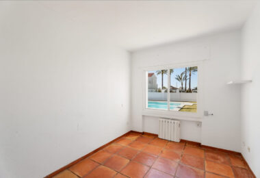 OPPORTUNITY-PRICE JUST REDUCED FOR A QUICK SALE: Stunning Luxury Front Line Beach Villa in Marbesa, Marbella East