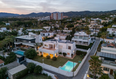 OPPORTUNITY-PRICE JUST REDUCED FOR A QUICK SALE: Stunning Luxury Front Line Beach Villa in Marbesa, Marbella East