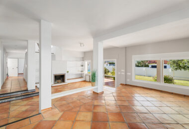 OPPORTUNITY-PRICE JUST REDUCED FOR A QUICK SALE: Stunning Luxury Front Line Beach Villa in Marbesa, Marbella East