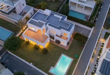 OPPORTUNITY-PRICE JUST REDUCED FOR A QUICK SALE: Stunning Luxury Front Line Beach Villa in Marbesa, Marbella East
