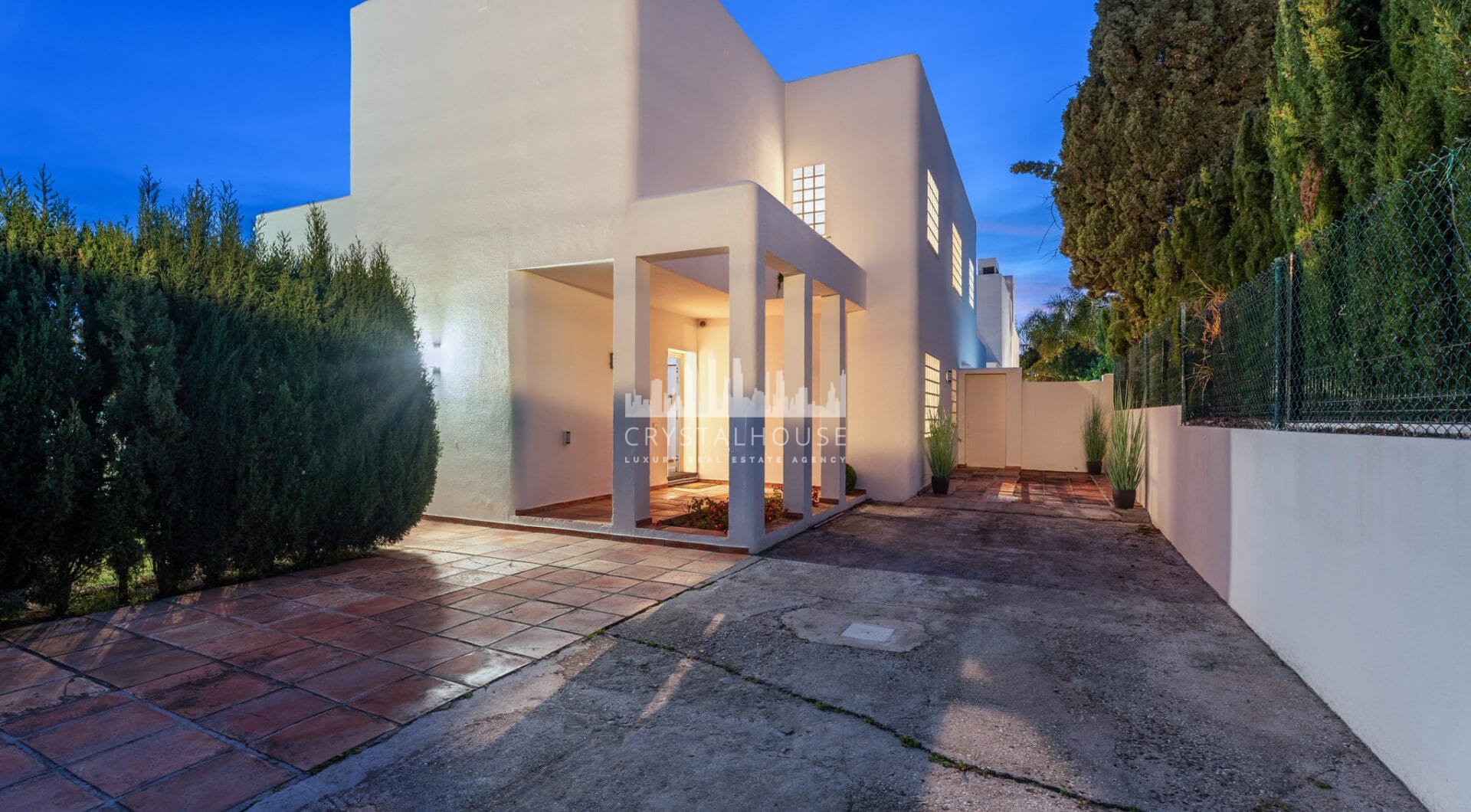 OPPORTUNITY-PRICE JUST REDUCED FOR A QUICK SALE: Stunning Luxury Front Line Beach Villa in Marbesa, Marbella East