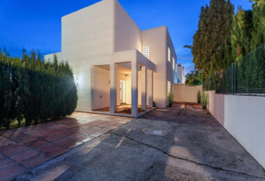 OPPORTUNITY-PRICE JUST REDUCED FOR A QUICK SALE: Stunning Luxury Front Line Beach Villa in Marbesa, Marbella East