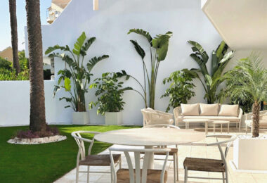 ELEGANT GROUND FLOOR RETREAT WITH PRIVATE GARDEN IN NUEVA ANDALUCÍA