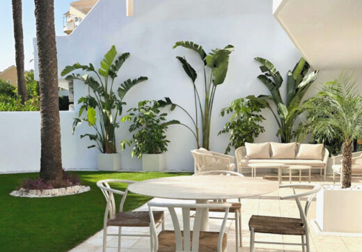 ELEGANT GROUND FLOOR RETREAT WITH PRIVATE GARDEN IN NUEVA ANDALUCÍA