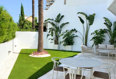 ELEGANT GROUND FLOOR RETREAT WITH PRIVATE GARDEN IN NUEVA ANDALUCÍA