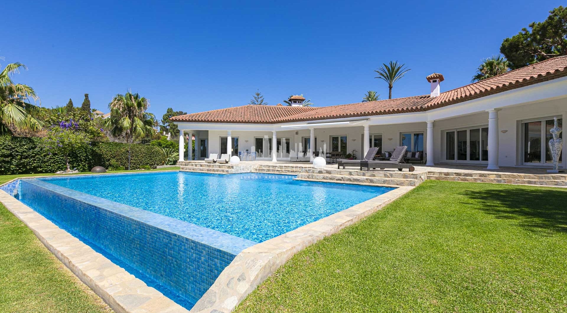 Beautiful, south facing four bedroom Villa located in the sought after area of Hacienda Las Chapas, Marbella