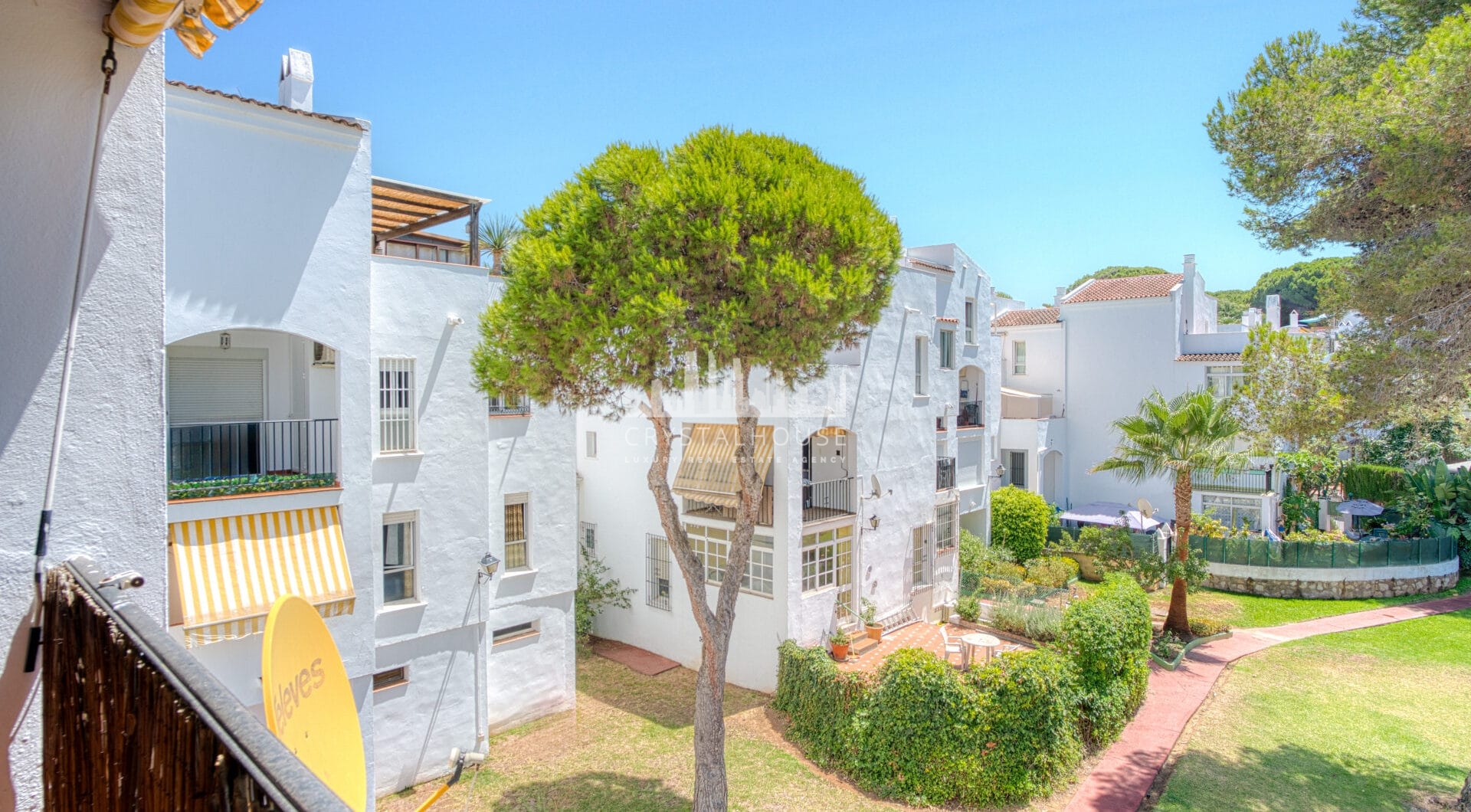 Fantastic reform opportunity; three bedroom apartment located in the gated community, Parque Elviria in Marbella - walking distance to the beach