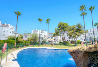 Fantastic reform opportunity; three bedroom apartment located in the gated community, Parque Elviria in Marbella - walking distance to the beach