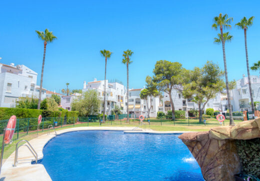 Fantastic reform opportunity; three bedroom apartment located in the gated community, Parque Elviria in Marbella - walking distance to the beach