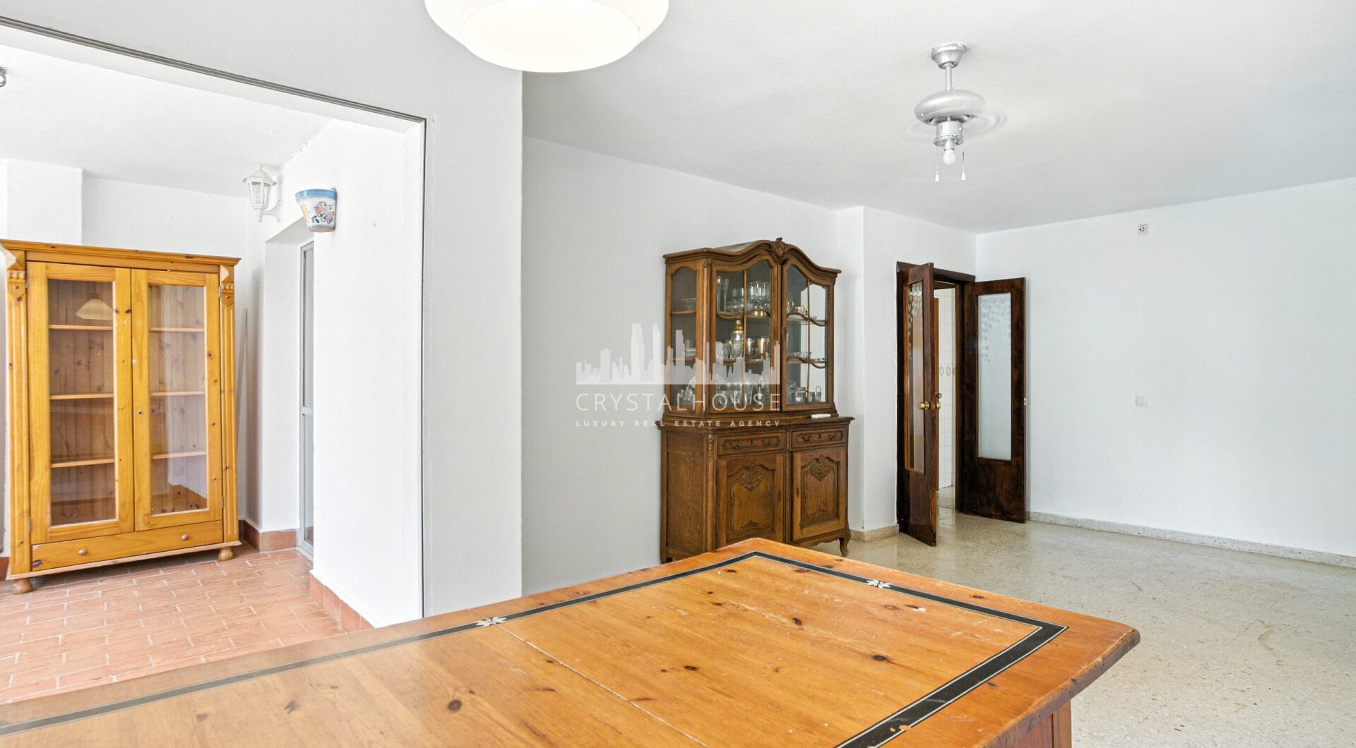 Fantastic reform opportunity; three bedroom apartment located in the gated community, Parque Elviria in Marbella - walking distance to the beach