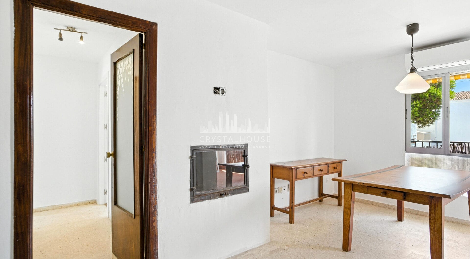 Fantastic reform opportunity; three bedroom apartment located in the gated community, Parque Elviria in Marbella - walking distance to the beach