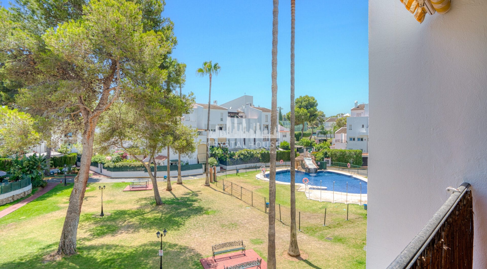 Fantastic reform opportunity; three bedroom apartment located in the gated community, Parque Elviria in Marbella - walking distance to the beach