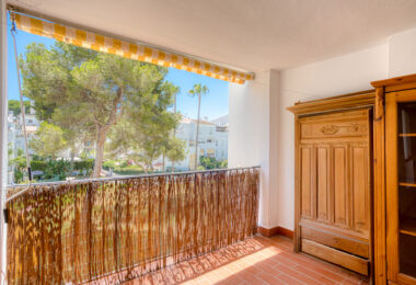 Fantastic reform opportunity; three bedroom apartment located in the gated community, Parque Elviria in Marbella - walking distance to the beach
