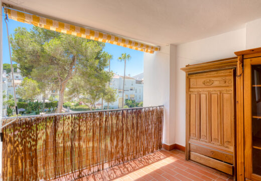 Fantastic reform opportunity; three bedroom apartment located in the gated community, Parque Elviria in Marbella - walking distance to the beach