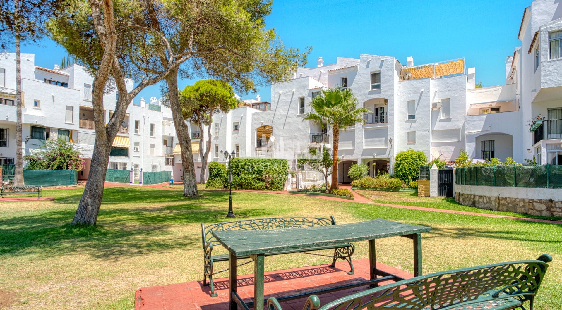 Fantastic reform opportunity; three bedroom apartment located in the gated community, Parque Elviria in Marbella - walking distance to the beach