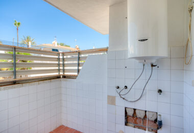 Fantastic reform opportunity; three bedroom apartment located in the gated community, Parque Elviria in Marbella - walking distance to the beach