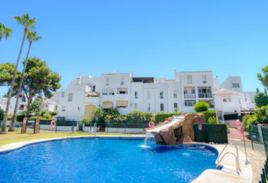 Fantastic reform opportunity; three bedroom apartment located in the gated community, Parque Elviria in Marbella - walking distance to the beach