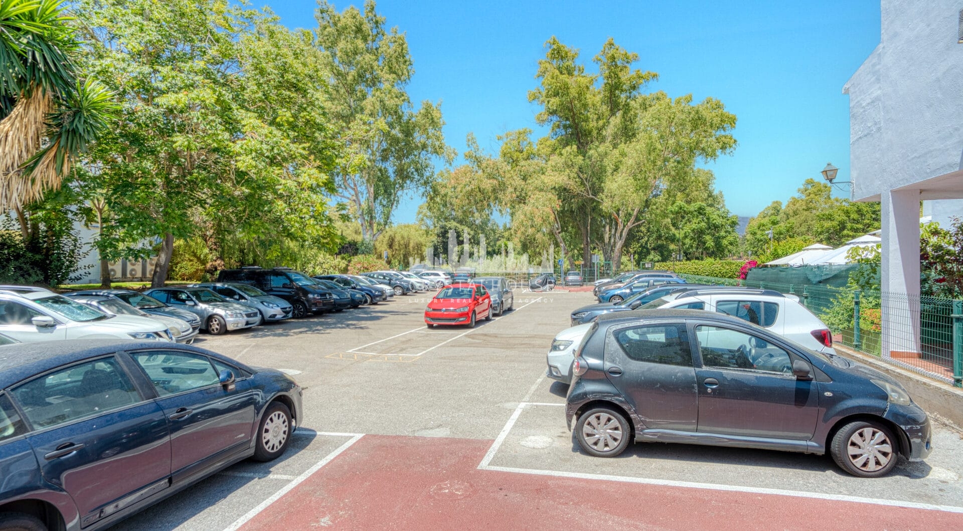 Fantastic reform opportunity; three bedroom apartment located in the gated community, Parque Elviria in Marbella - walking distance to the beach