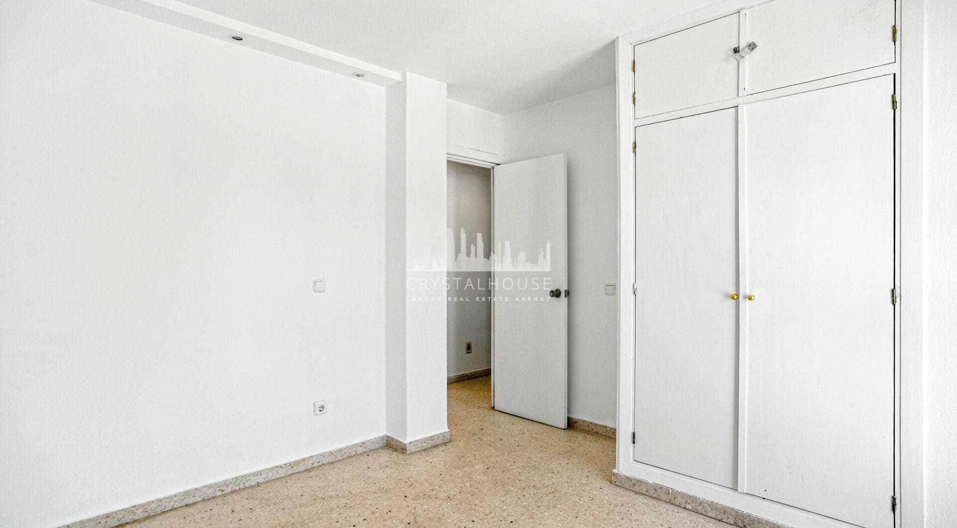 Fantastic reform opportunity; three bedroom apartment located in the gated community, Parque Elviria in Marbella - walking distance to the beach