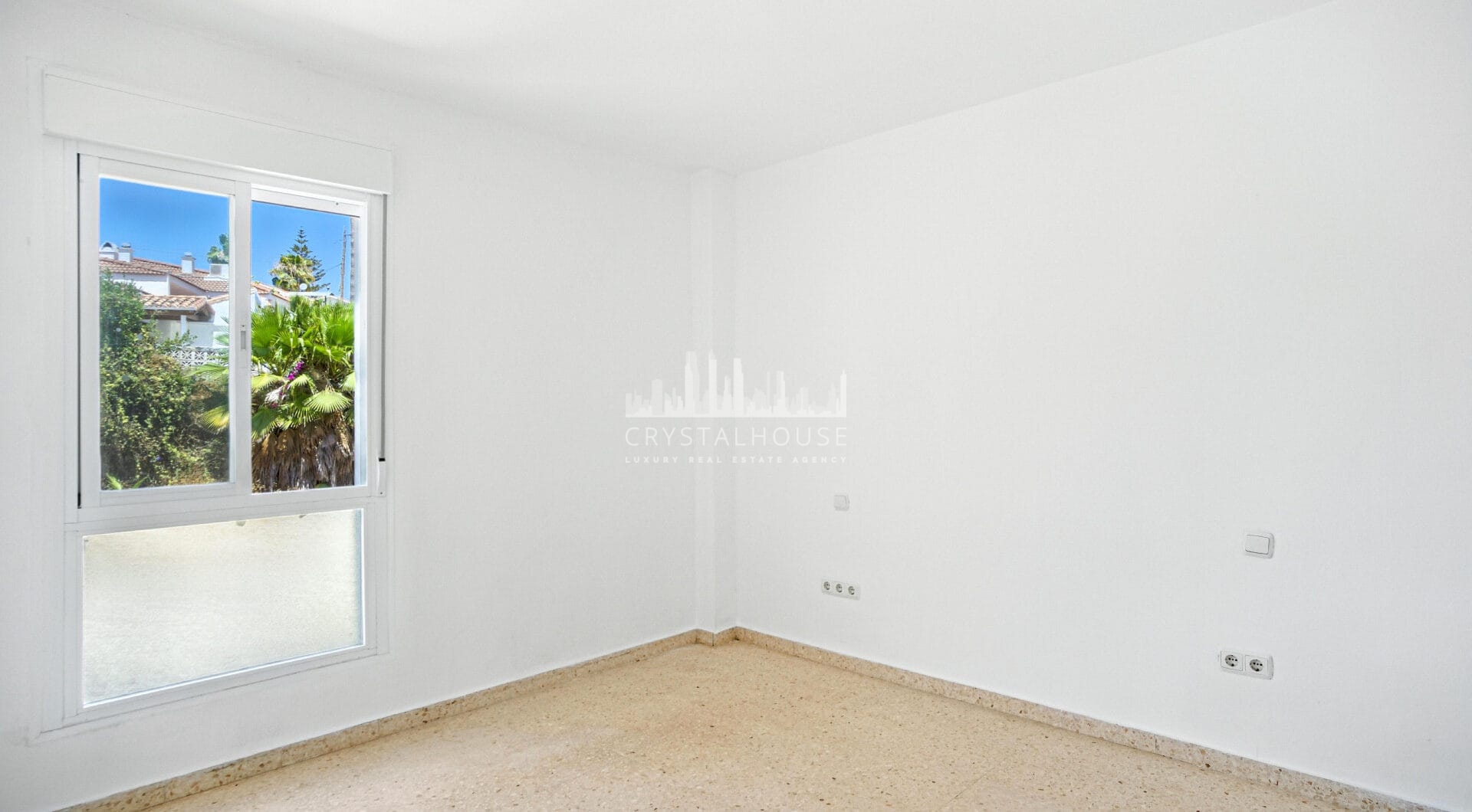 Fantastic reform opportunity; three bedroom apartment located in the gated community, Parque Elviria in Marbella - walking distance to the beach
