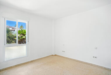 Fantastic reform opportunity; three bedroom apartment located in the gated community, Parque Elviria in Marbella - walking distance to the beach