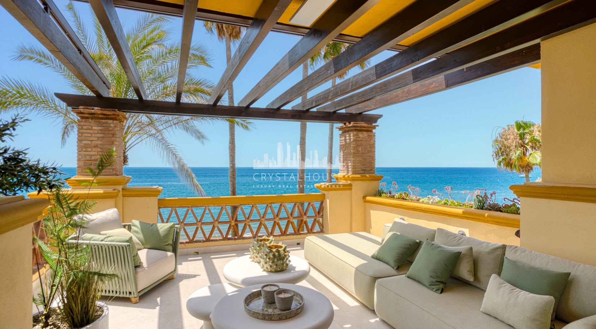 Luxurious south facing, three bedroom beachfront apartment, located in the prestigious community of Río Real Playa.
