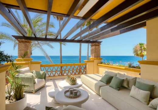 Luxurious south facing, three bedroom beachfront apartment, located in the prestigious community of Río Real Playa.