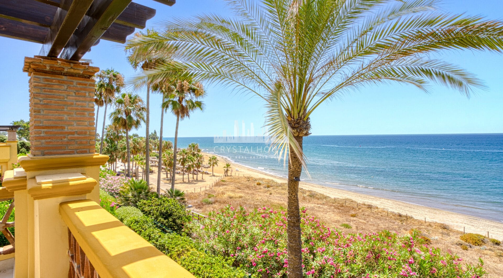 Luxurious south facing, three bedroom beachfront apartment, located in the prestigious community of Río Real Playa.