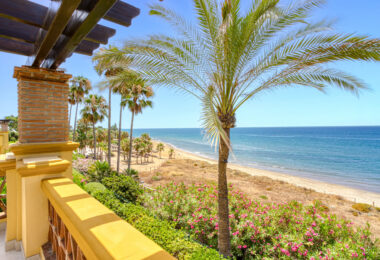 Luxurious south facing, three bedroom beachfront apartment, located in the prestigious community of Río Real Playa.