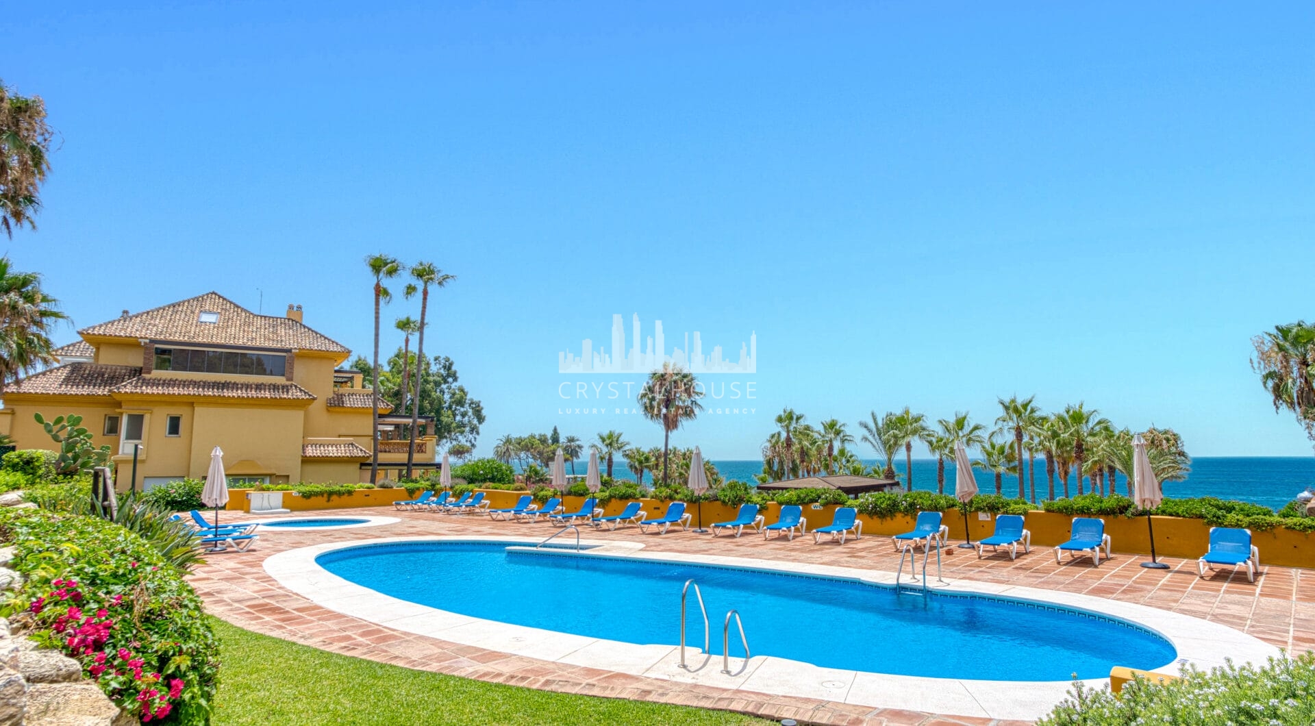 Luxurious south facing, three bedroom beachfront apartment, located in the prestigious community of Río Real Playa.