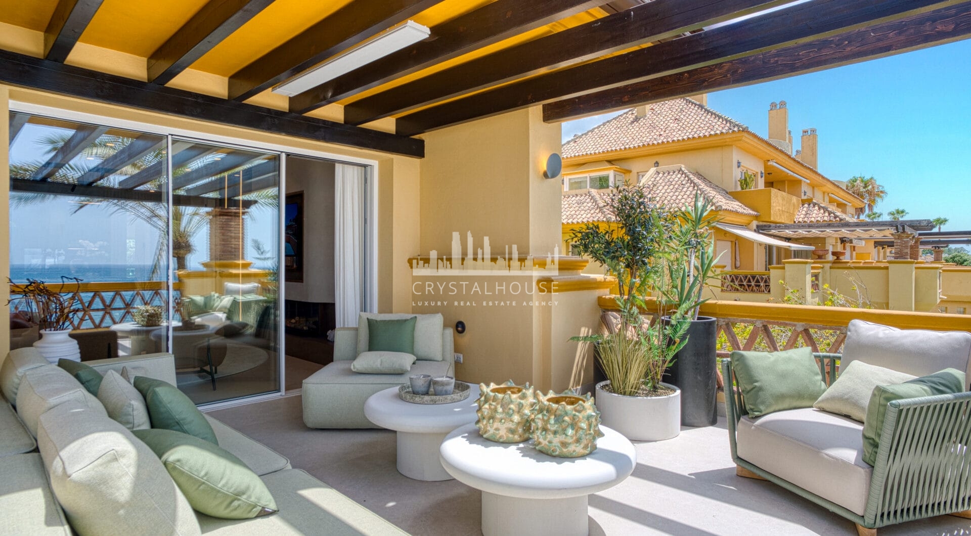 Luxurious south facing, three bedroom beachfront apartment, located in the prestigious community of Río Real Playa.