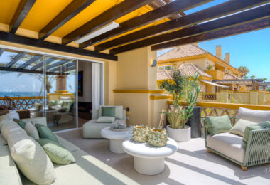Luxurious south facing, three bedroom beachfront apartment, located in the prestigious community of Río Real Playa.