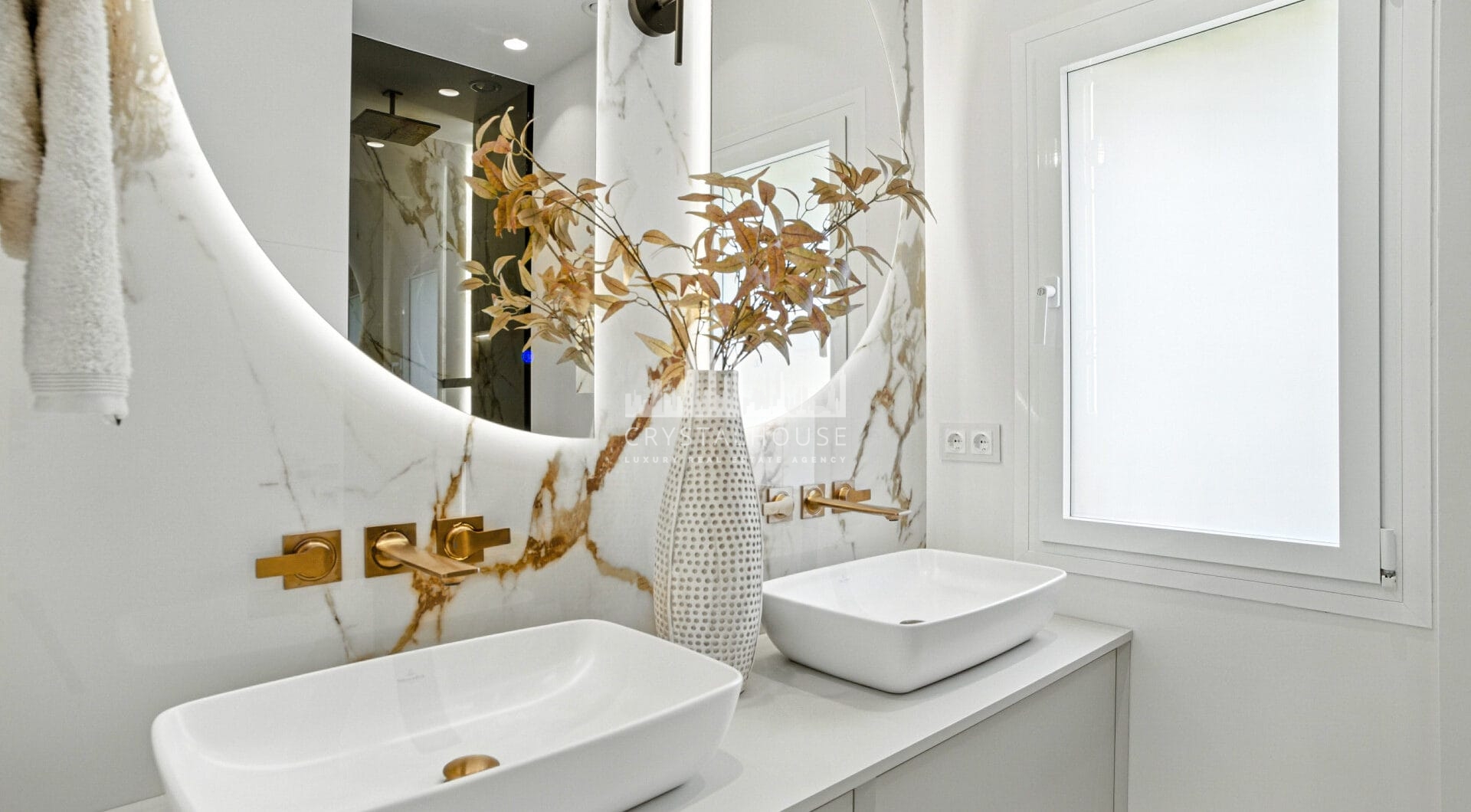 Luxurious south facing, three bedroom beachfront apartment, located in the prestigious community of Río Real Playa.
