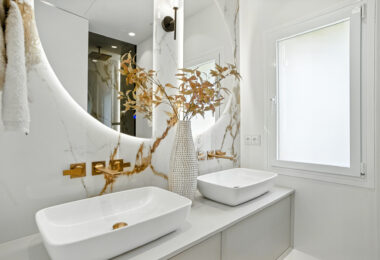 Luxurious south facing, three bedroom beachfront apartment, located in the prestigious community of Río Real Playa.