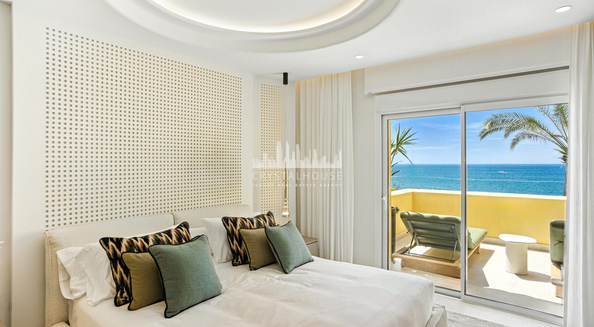 Luxurious south facing, three bedroom beachfront apartment, located in the prestigious community of Río Real Playa.
