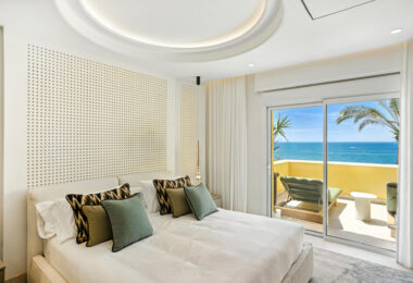 Luxurious south facing, three bedroom beachfront apartment, located in the prestigious community of Río Real Playa.
